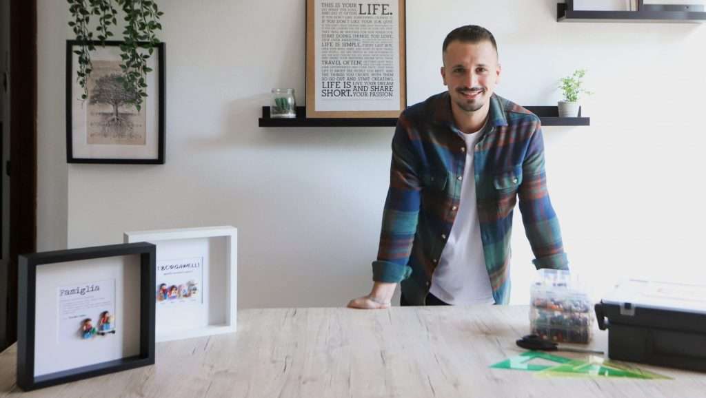 Luca sul tavolo da lavoro